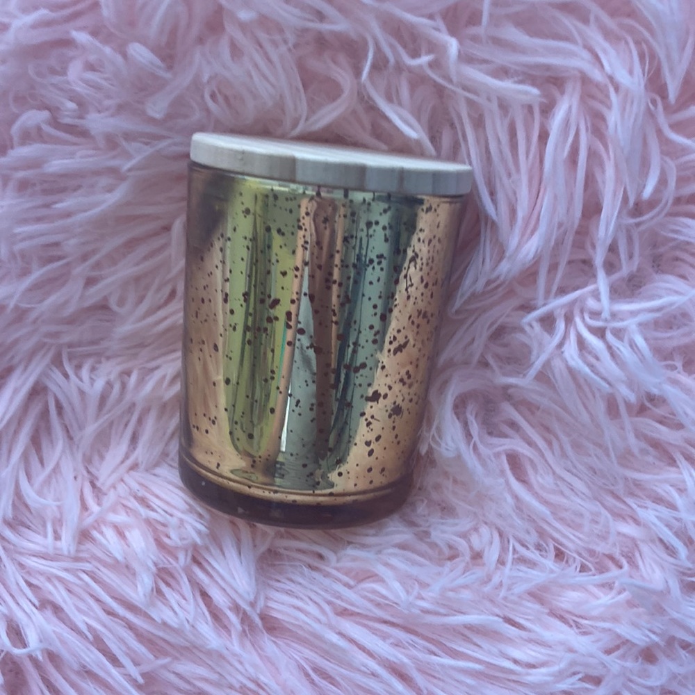 This wonderful peach bellini candle is for sale